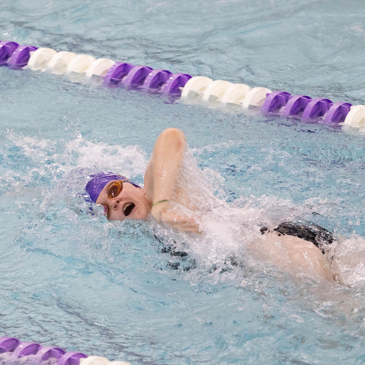 Photo of scholarship recipient and athlete Fiona Lilly ’25 swimming