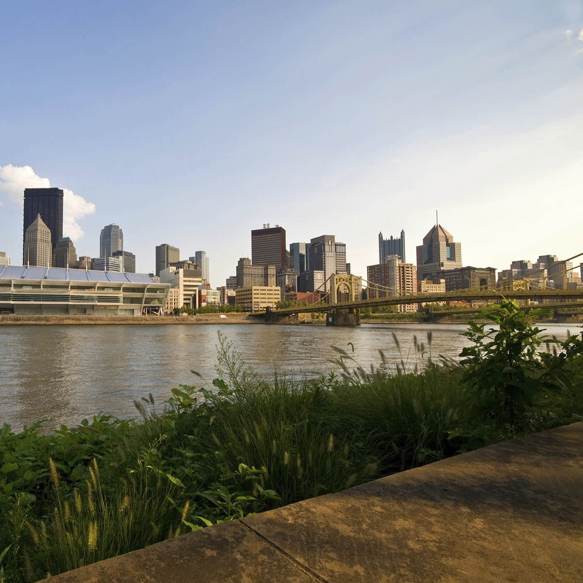 Photo of the Pittsburgh skyline and river