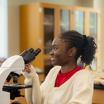 Chatham Biology undergraduate student working in a lab