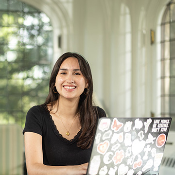 Chatham MBA student working on Pittsburgh Shadyside Campus